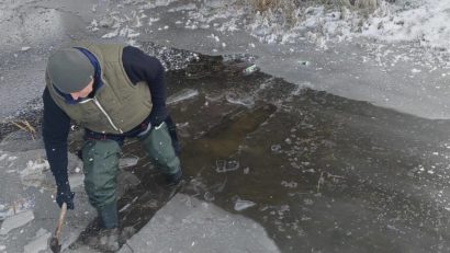 Poduri de gheață formate pe mai multe râuri din Banat, din cauza gerului persistent