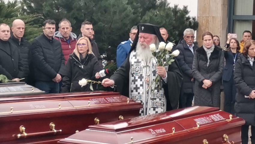 Cei șapte tineri greci morți în accidentul de lângă Lugoj au fost repatriați cu un avion militar