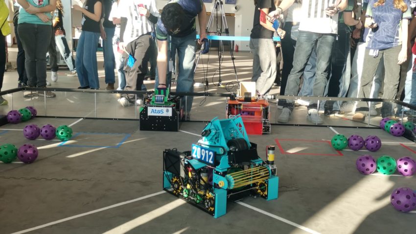 Roboții au „decolat” pe Aeroportul din Timișoara. Sute de liceeni la SkyTech Fest