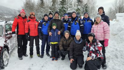 Un copil și șapte adulți, salvați după ce au rămas blocaţi de zăpadă la o casă de vacanţă