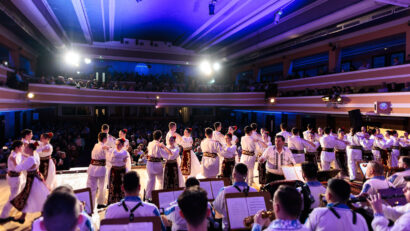 Ansamblul „Timișul” ne dăruiește mărțișoare muzical-coregrafice