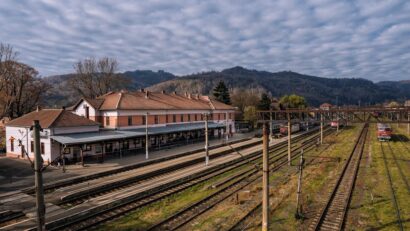 Expoziție dedicată lui Constantin Brâncuși, deschisă în gara din Petroșani