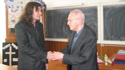 „Omul nu e decât o floare. Am decoperit că dau semne de viață. Semnele astea au devenit un fel de formă muzicală” spune maestrul György Kurtág