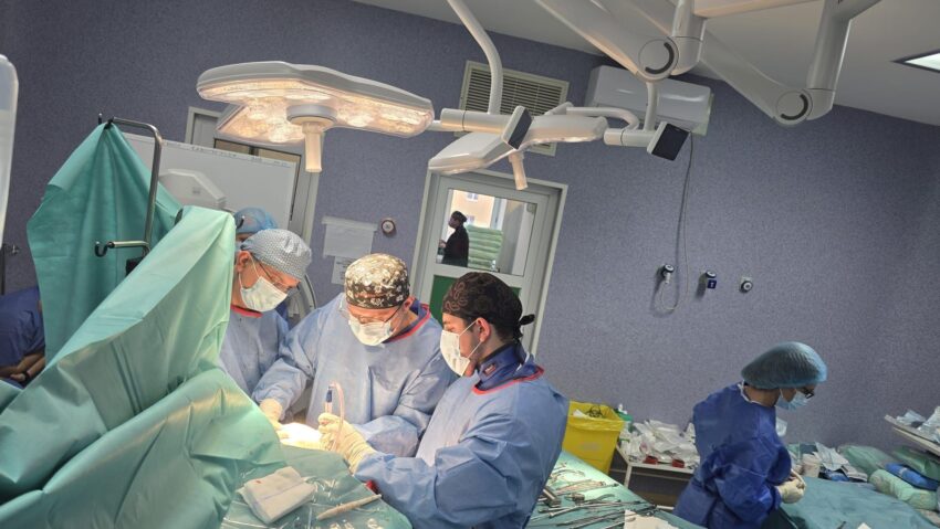 Transplantul de țesut osos, reluat la Spitalul Județean Timișoara printr-o intervenție chirurgicală complexă
