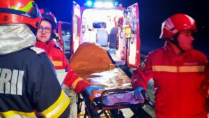 Opt răniți, între care doi copii, în urma unui accident pe DN 66 în județul Hunedoara