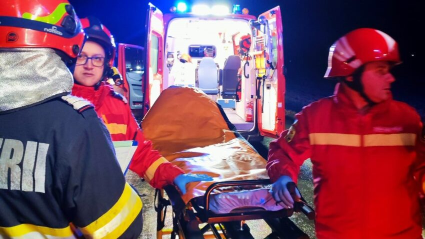 Opt răniți, între care doi copii, în urma unui accident pe DN 66 în judeuțul Hunedoara