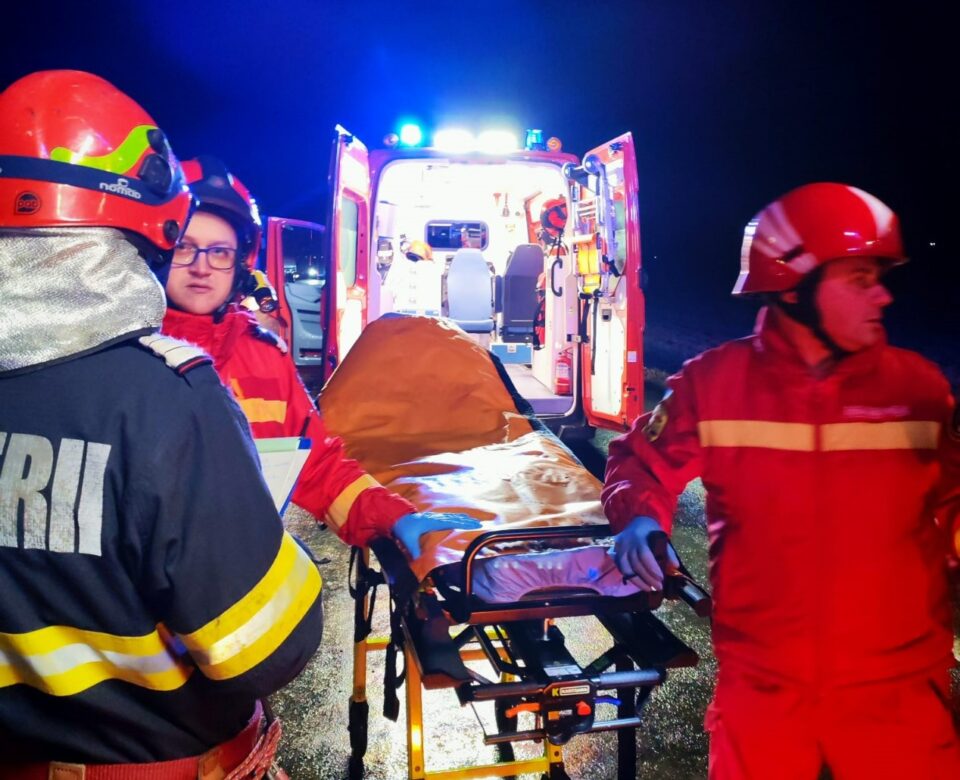 Opt răniți, între care doi copii, în urma unui accident pe DN 66 în județul Hunedoara