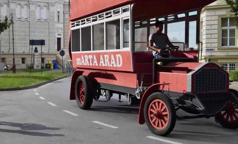 Replica autobuzului „Marta”, fabricat la Arad acum un secol, va circula cu turiști până la vară