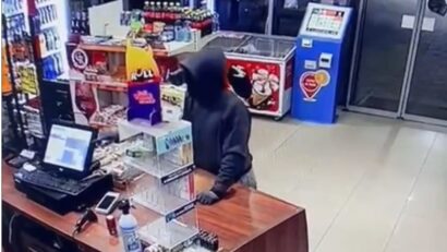 Bărbat reţinut după ce a intrat într-o benzinărie mascat și a furat bani
