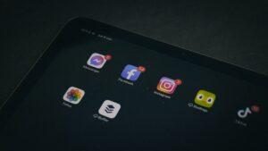 Prima dezbatere publică din Timiș despre accesul copiilor la rețelele de socializare