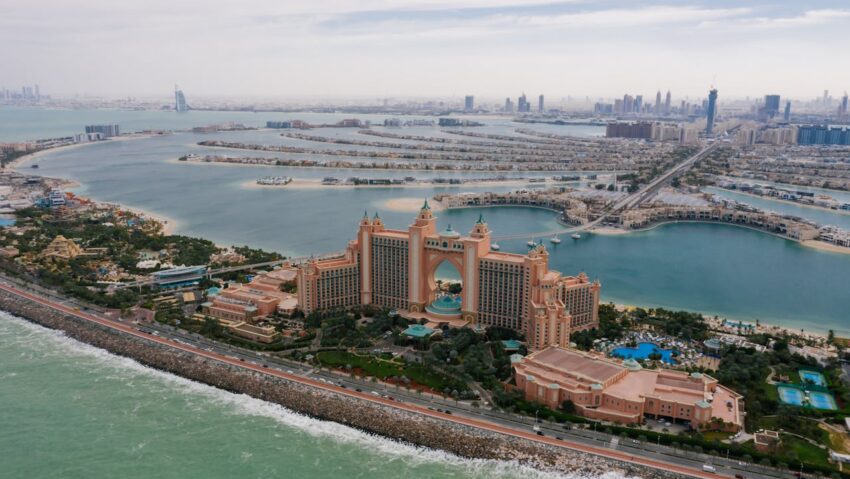Explozie pe celebra insulă artificială Palm Jumeirah din Dubai
