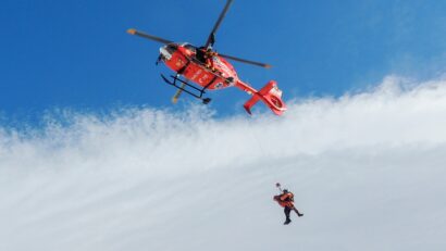 Zeci de persoane salvate de pe munte în ultimele 24 de ore