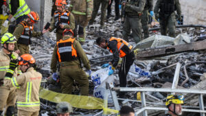 Premierul israelian anunță intensificarea atacurilor asupra Iran; Teheranul ripostează cu lovituri în Israel și în statele din Golf