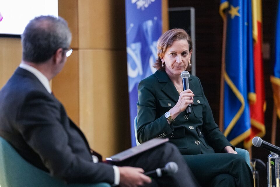 Jurnalista Anne Applebaum, la Timișoara: Democrațiile pot fi subminate chiar de liderii aleși democratic