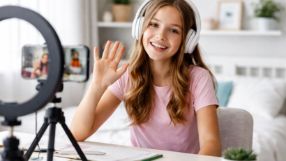Kidfluencerii: faima pe internet începe tot mai devreme, dar vine cu riscuri pentru copii