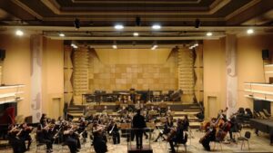 Christian Câșleanu, dirijor: „Va fi o seară în care muzica și binele se întâlnesc — și cred că acesta este cel mai frumos motiv de a fi împreună.“