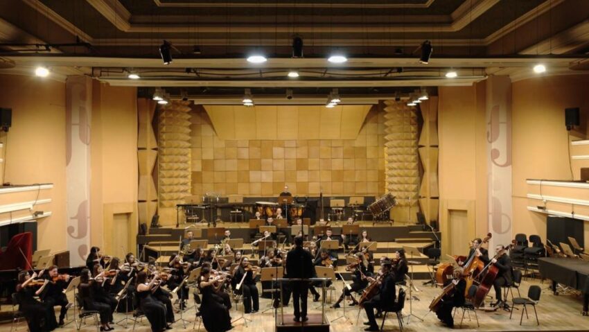 Christian Câșleanu, dirijor: „Va fi o seară în care muzica și binele se întâlnesc — și cred că acesta este cel mai frumos motiv de a fi împreună.“