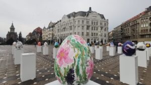 Târgul de Paște din Timișoara: iepuraș gigantic de 8 metri și decorațiuni spectaculoase în centrul orașului