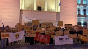 Studenții au protestat în Piața Victoriei din Timișoara față de tăierile din educație