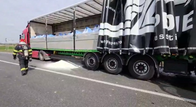 Accident pe E70 în Timiș. Un camion transporta azotat de amoniu, zona a fost evacuată