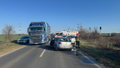 Accident între Timișoara și Becicherecu Mic. Doi șoferi și o fată de 14 ani au ajuns la spital