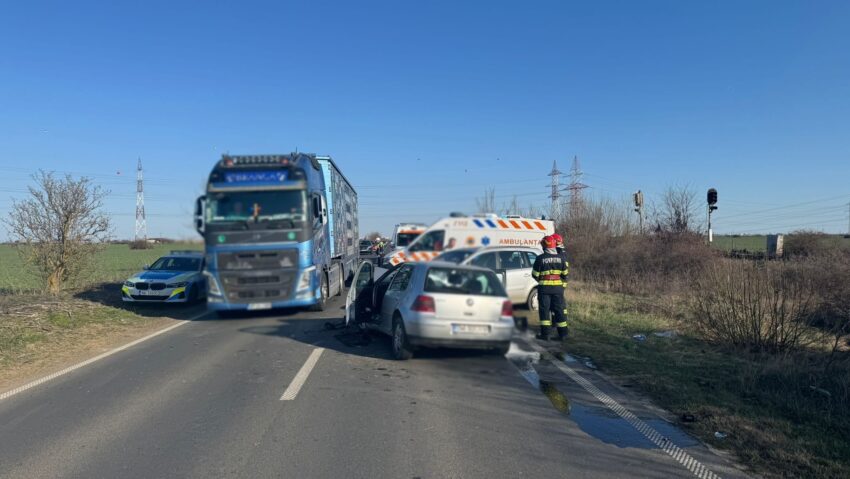 Accident între Timișoara și Becicherecu Mic. Doi șoferi și o fată de 14 ani au ajuns la spital