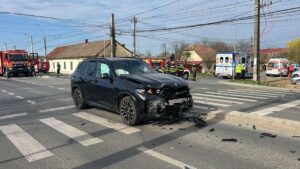 Accident rutier în Dumbrăvița: un șofer de 60 de ani a ajuns la spital după o coliziune