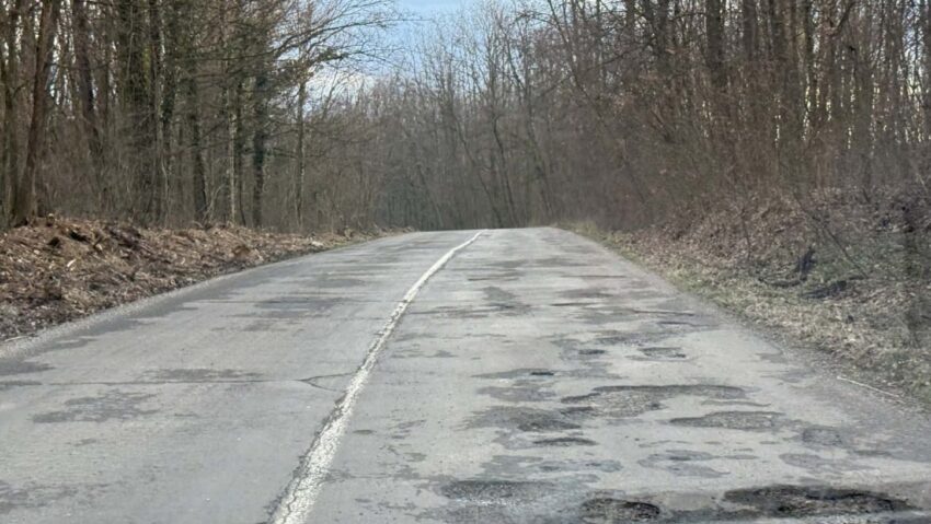 Petiție pentru refacerea drumului Făget–Săvârșin: „Arată ca după război”