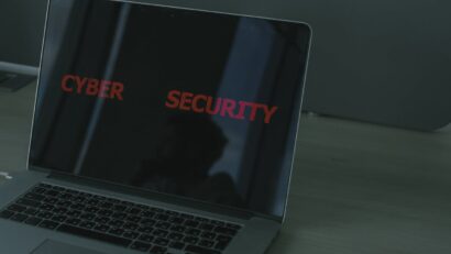 Profesorii au nevoie de mai mult sprijin pentru a-i învăța pe elevi siguranța online