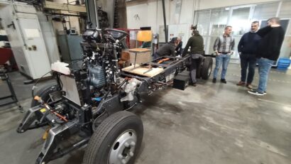 Replica autobuzului istoric MARTA prinde contur la Arad; motorul a fost testat, se lucrează la caroserie