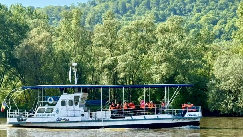 Se reiau plimbările cu vaporașele pe râul Mureș, la Șoimuș