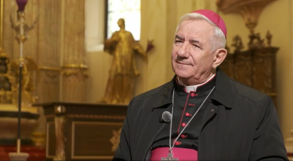 Credincioșii romano-catolici se pregătesc de Paște. ES József Csaba Pál episcop de Timișoara: Putem contribui să fie mai multă pace în această lume