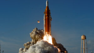 Echipajul misiunii Artemis 2 a pornit călătoria spre Lună. Probleme de comunicații după decolare