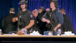 Focuri de armă în timpul cinei corespondenţilor de la Casa Albă. Donald Trump, evacuat de urgență