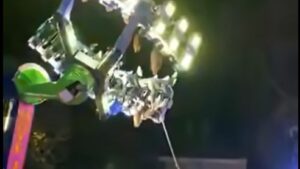 Tineri blocați zeci de minute într-un carusel la Caransebeș