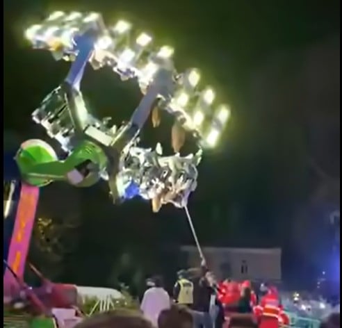 Tineri blocați zeci de minute într-un carusel la Caransebeș