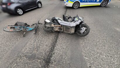 Motociclist și biciclist, răniți într-un accident pe Calea Șagului