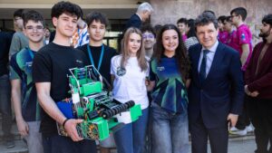Nicușor Dan, întâlnire cu lotul național de robotică reunit la Timișoara, înainte de Mondialul din SUA