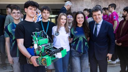 Nicușor Dan, întâlnire cu lotul național de robotică reunit la Timișoara, înainte de Mondialul din SUA