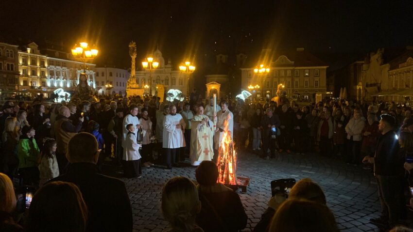 Sărbătoarea Paștelui, trăită de credincioșii de rit apusean