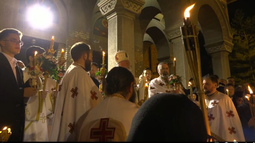 Mii de timișoreni au întâmpinat Învierea la Catedrala Mitropolitană
