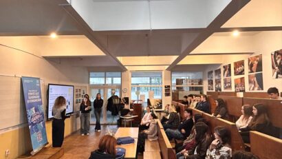 „Fake News Busters”: elevii învață să deosebească adevărul de manipulare