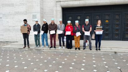 Protest în Piața Victoriei față de retragerea sprijinului politic pentru Ilie Bolojan