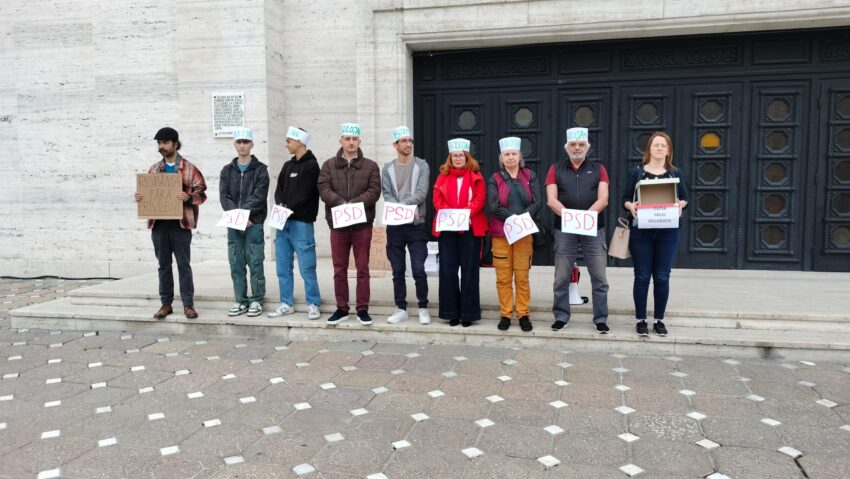 Protest în Piața Victoriei față de retragerea sprijinului politic pentru Ilie Bolojan