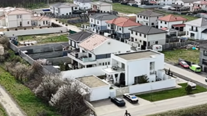 Verificări urbanistice în Moșnița Nouă în privința complexului construit de familia primarului: Se va face intrarea în legalitate