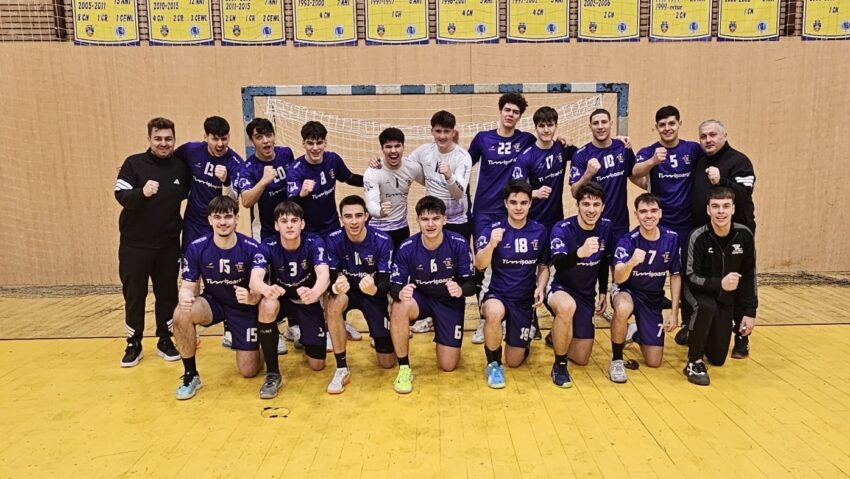 Victorie importantă a juniorilor violeți, în startul turneului semifinal