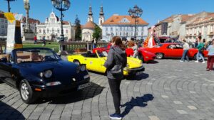 Retroparada Primăverii: automobile de epocă în piața barocă a Timișoarei