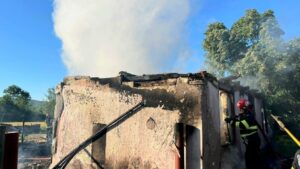Incendiu puternic la o casă din Brestovăț