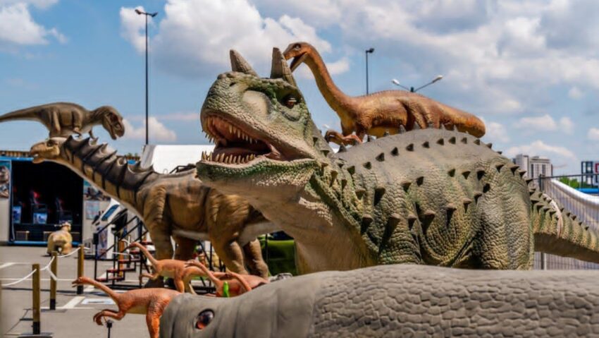 Dinozauri gigant, competitie de șah si teatru interactiv la Timișoara