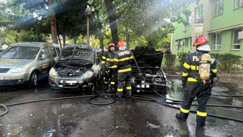 Trei mașini cuprinse de flăcări în Timișoara; incendiul a fost lichidat de pompieri